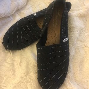 TOMS Classic Women’s Slip-On Flats, new w/o tags